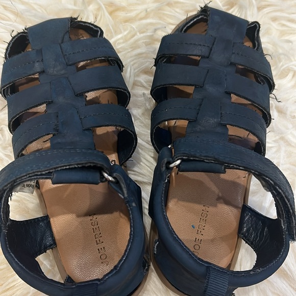 2/$28 Joe Fresh Fisherman Sandals in Blue with Velcro Closures in Size 9 - Picture 4 of 6